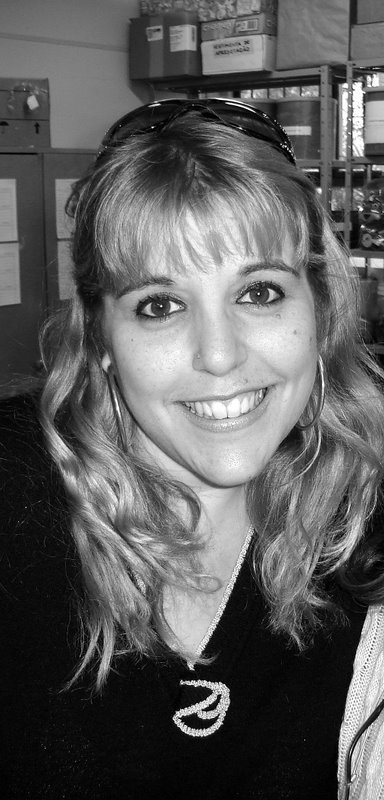 Uma Linda Mulher, Canceriana, Amiga,Técnica de Segurança do Trabalho. Que acima de tudo AMA MUITO A VIDA E TUDO QUE ELA PROPORCIONA.