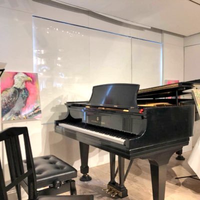 ArtConert's profile picture. 『音楽×美術』コラボコンサートを定期開催中☀️芸術家たちが思いっきり表現できる、自由でカッコいいステージを作っています‼️興味を持って下さった方DM、リプください♫演奏家/音大生/美大生/OGOB/ インスタ→https://t.co/gTk6PqcSi1