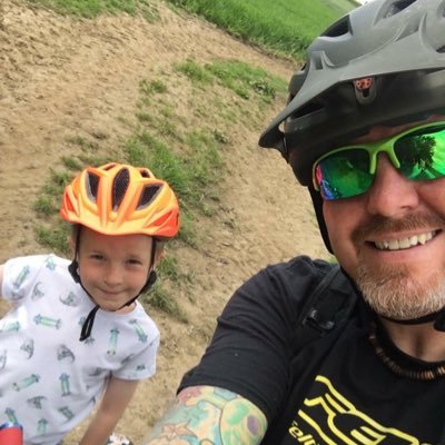 Brand ambassador for Haibike. Mountainbiker, blogger, snowboarder, Skateboarder