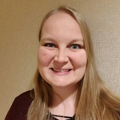 E_A_Sully's profile picture. Aunt to 12. Avid lover of music, amateur golfer & chef, and wannabe pool shark. 🎵⛳🎱🦈 18+ years assisting staff with their payroll, benefits and insurance.