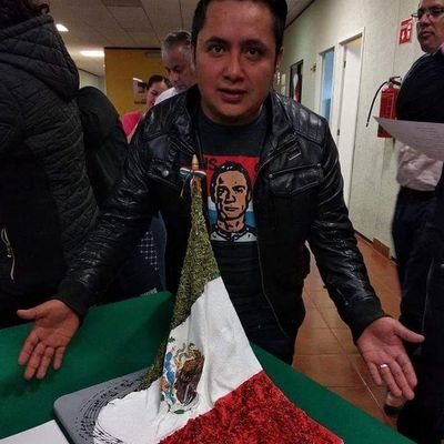 programador analista ,motociclista de corazón ,panadero de oficio ,futbolista de afición pero sobre todo papá