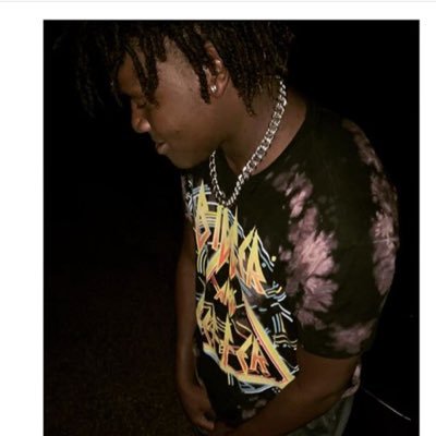 Amos: Dequavis_Turner |Khalise 👶🏼💛 |♊️ |“Keep Them Squares Out Yo Circle “ |👣 my new IG @Dequavis_Turner #LongLiveSosa 🖤🕊