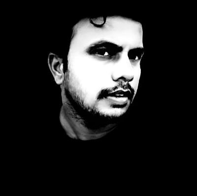 मैं अपनी आँख पर चशमाँ चढ़ा कर देखता हूँ
हुनर ज़ितना हैं सारा आजमा कर देखता हूँ
नजर उतना ही आता हैं की ज़ितना वो दिखाता है
मैं छोटा हू मगर हर बार कद अपना बढ़ा कर दे