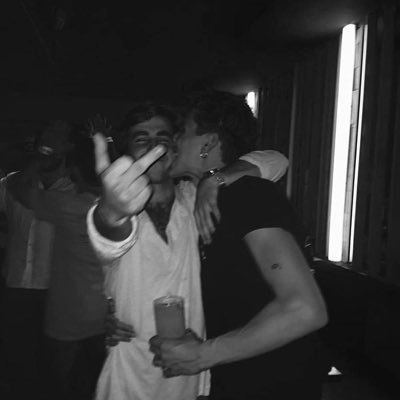 vcix_'s profile picture. can you hold my hand?