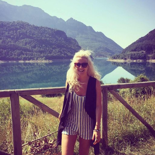Life's a beach 🏝️✌️
Basée dans l'ecommerce en travaillant pour Amara - LE site d'accessoires de maison designer :
https://t.co/Z8OufsRiyj