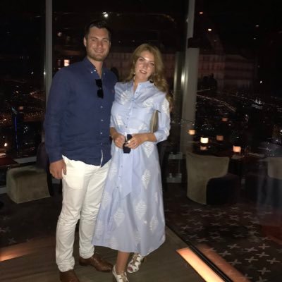 Mobile and Freelance Hairdresser, #LFC fan, Horse Racing enthusiast, Gambler, Golfer and Sileby Town Cricketer.