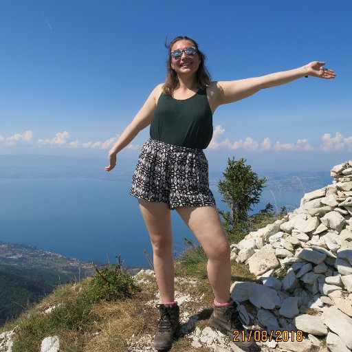 freyameadows_'s profile picture. Blogger, Uni student, Plant enthusiast, Vegan. 📝🌻🐝
Trying to lower my environmental impact one day at a time💛  PR/Business contact; meadowsfreya@gmail.com