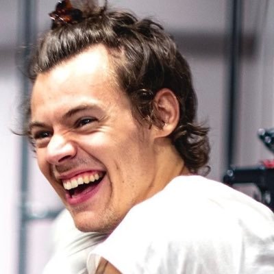 si quieres emociones fuertes entra en el fandom de one direction,, ft Larry,,