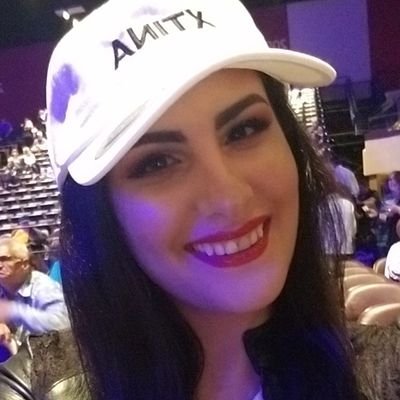 25🍸
Syrian 🇸🇾🇺🇸
Makeup Junkie 💄
Musical soul 🎶
City Girl 🏙
Fighter❤