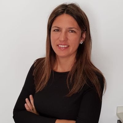 Mestra d'anglès, psicopedagoga i Teacher Trainer.
L'ensenyament que deixa empremta no és el que es fa de cap a cap, sinó de cor a cor. Howard G. H.