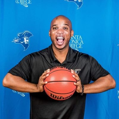CoachThomas25's profile picture. #HoopandShip 🏀