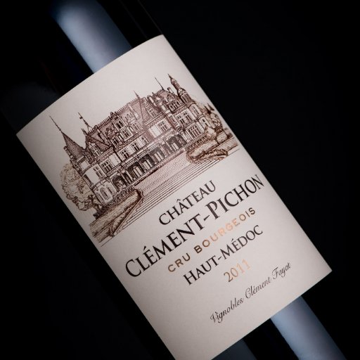 3 propriétés prestigieuses : Château Clément Pichon Haut-Médoc, Cru Bourgeois, Château La Dominique Saint Emilion, Grand Cru classé et Château Fayat Pomerol.