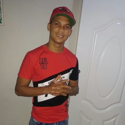 Algunas personas piensan que lo tienen todo, entonces me conocen. ,, SIGUEME Y TE SIGO ..