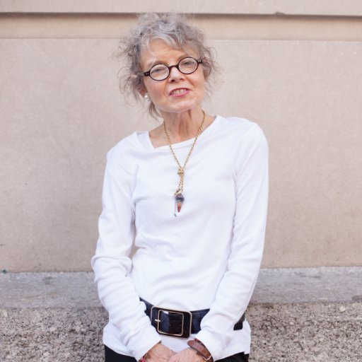 Reader, writer, book coach. I'll show you how to be a better reader to become a better writer. Excited by the flow in good writing + long treadmill runs.