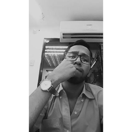 Estudiante de Ing Química
Ex-Vicepresidente AEIQ
Cantante
Amante de blanco y negro