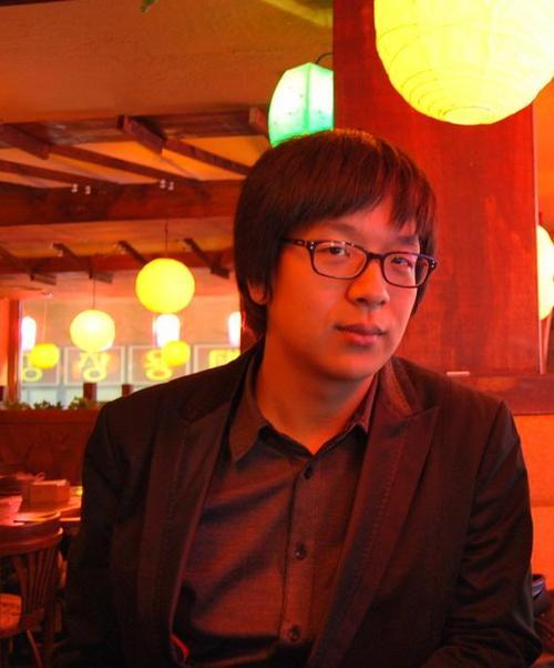 동교초, 성산중, 경성고, 연세대, 경영정보, 합정동, 성산동, 망원동이라는 키워드를 가진 33세의 음악을 좋아하는 평범한 사내아이