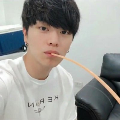 zalddow_LUV's profile picture. @BTOB_6SJ 5월의 왕자 성재의 아름다운 모든 순간과 추억들을 천천히 담습니다 (천천히 굴러갑니다🌷)