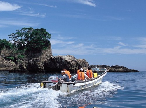 陸中海岸を代表する景勝地「北山崎ビジターセンター」に事務所を置き、番屋を中心とした体験型観光プログラムを展開するNPOです。
