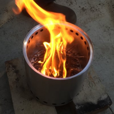 takibimaru's profile picture. 焚火こそ最高のたのしみ。焚火。楽しめる場所。作ったるわ。ボンファイヤ。焚火/DIY/BESS/小屋/キャンプ/BBQ/別荘/タイニーハウス/トレーラーハウス/温泉/森林浴/薪/コーヒー/デュアラー志望🔥都会近郊ボンファイヤ村企画中🔥一斗缶焚火台の相談。メッセージにて🔥