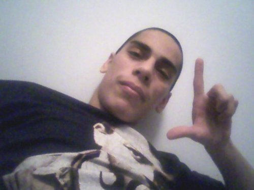 ukeleleush's profile picture. Ser el degenerado, el amor por tu cuerpo o primera vez....vive hoy, vive bien y  nunca dejes de sonreir.