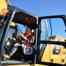 DiggerManBlog's profile picture. Former ice hockey player, plant operator & construction plant & machinery blogger and freelance photo journalist for Earthmovers Magazine.