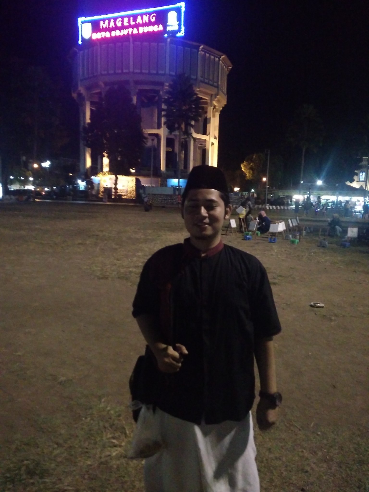 amrialfi's profile picture. SemutMerah| QS. (27):19 || Stars would not shine without night.