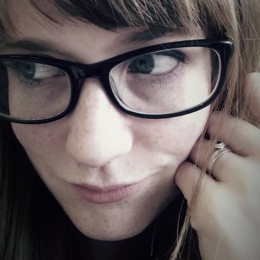 RoseJekyll333's profile picture. Me🌹- Artist 🎨 Writer 🖊️ Weiße  Hexe ⛥ Dr Jekyll 💉