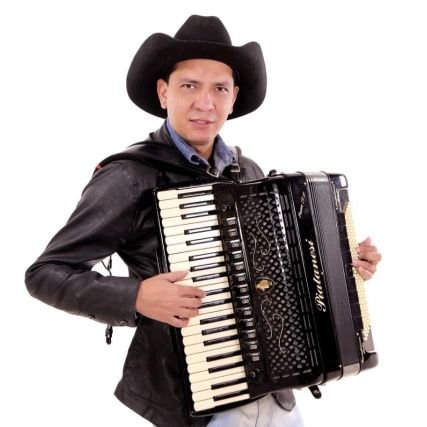 Natural de Montes Claros, ativista cultural, educador musical e historiador
