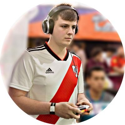 Representante oficial de deportes electrónicos del club @riverplate 🐔⚽ . Jugador y creador de contenido en juegos de fútbol 🎮  👉 https://t.co/DyIzJyFBfB