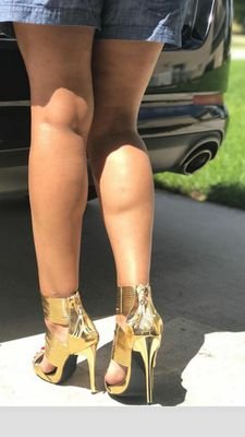 I love women in high heels and nice titties.