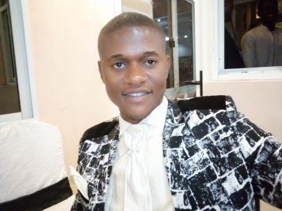 MD,Médecin des hôpitaux en compétence générale ,conseiller national du mouvement d'actions des jeunes au sein de l'ABEF-ND
Et activiste de droits de l'homme.