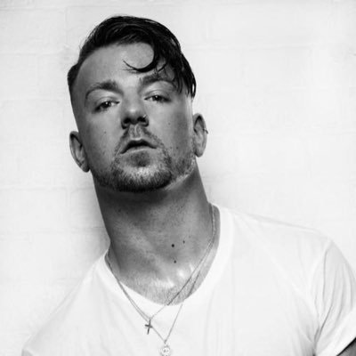 Irish Guy☘️London 🇬🇧Ensemble Saturday night Fever - Royal Caribbean ⚓️ LCPA Graduate 👨🏼🎓Represented by Mass movement management , Love Rudeye Agency