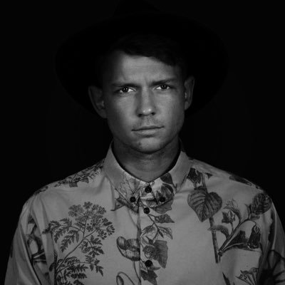 27 year old music producer who wish he was from the tropics in Norway. In search of succes and wealth in life, but mostly wealth in money.