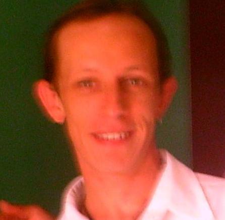 Jornalista, professor, mestre em Comunicação Social e  especialista em mídias digitais.