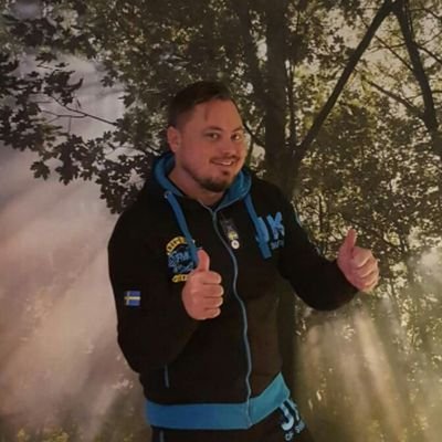 Trav och hockey i olika positioner. Sport berör, känslor, gemenskap, får både kroppen och hjärtat att leva. Twittrar privat. Laget i hjärtat - Björklöven