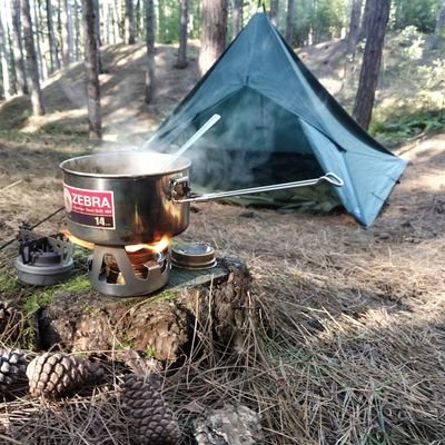 Love the outdoors, wildcamping, cooking outdoors, bushcraft, Rock 'N' Roll, LFC