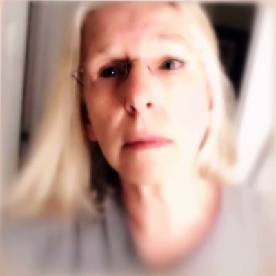 anniebluesky's profile picture. Artist. Journal maker.