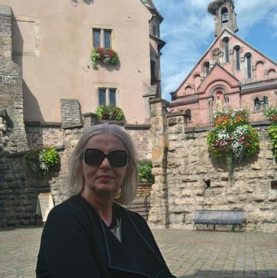 marinopolin's profile picture. φαρμακοποιος