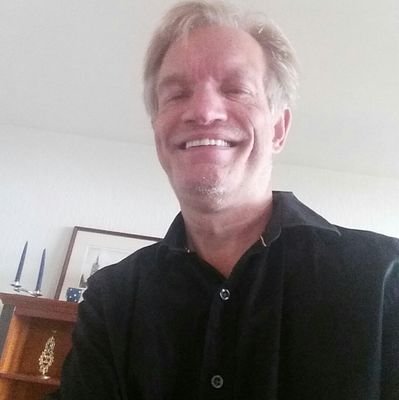 Kantelverbinder/Netwerker/Co-creator;Initiator KantelPub/ Gespreksleider/Dagvoorzitter;Nieuwsfreak;Maatschappij&Politiek;Basisinkomen;Feyenoord