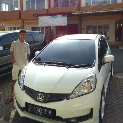 loyalitas bukan popularitas apalagi eksitensi.