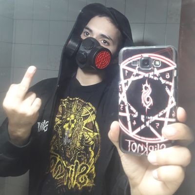 Hola gentes me llamo Jorge soy un chico que le gusta mucho el Metal Heavy ,Death Metal, Nuw Metal,Black Metal y Pornogore.