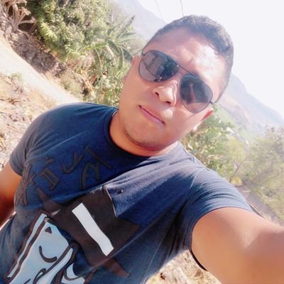 me gusta el futbol y la musica de the beatles,u2,