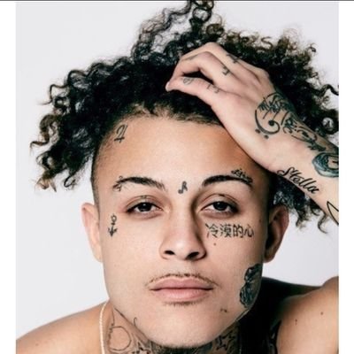 i love lil skies. If you love him too you should follow me💕💕