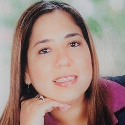 Madre, esposa, hija, hermana, tía y profesional. Directora Programas Maestría, ESAI Business School