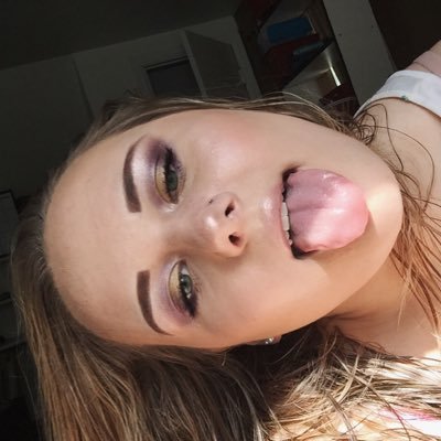 chloe_BYE's profile picture. 19 y’all || super sleepy || catch me on the flippity flop yo
