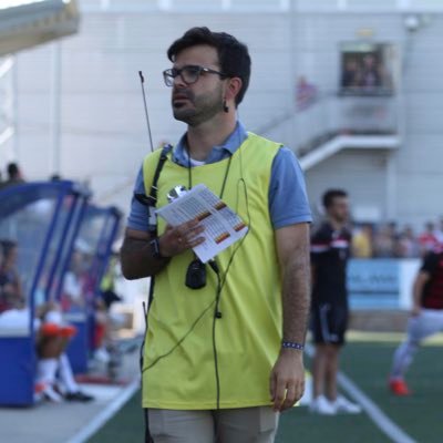 Nivel III entrenador. Periodista deportivo. Fotógrafo. Jefe de prensa de @lasrozas_cf. #FútbolModesto. #AdictoALosdatos. Director deportivo. 👍