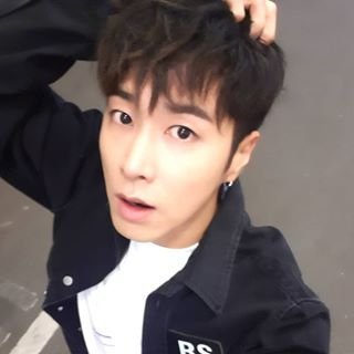 세상에서 가장 해로운 충은~~대충! 오늘도 아자아자!!^^
'동방신기' 유노윤호 봇입니다. This is not real Yunho's twitter.