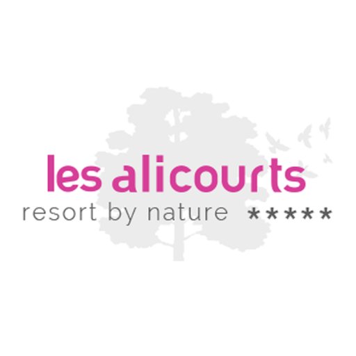 lesalicourts's profile picture. Camping 5 étoiles luxe. Parc aquatique avec piscine à vagues et toboggans, lac de baignade de 6 ha, golf 9 trous, Balnéo / Spa, cabanes dans les arbres.