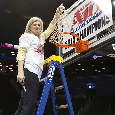 Head Coach and Hall of Fame Player @SJUHawks_WBB 🏀 · Blessed wife 🫶 · Mother of three ❤️ · Developing 'Everyday Champions' 💪