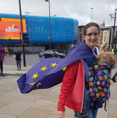 French geek girl from Manchester. Likes cycling, nature, good food and science-y stuff.